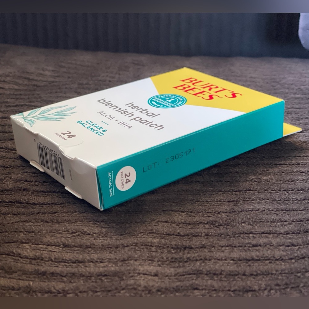Blemish Control Bundle — Burt's Bees - Picture 10 of 17